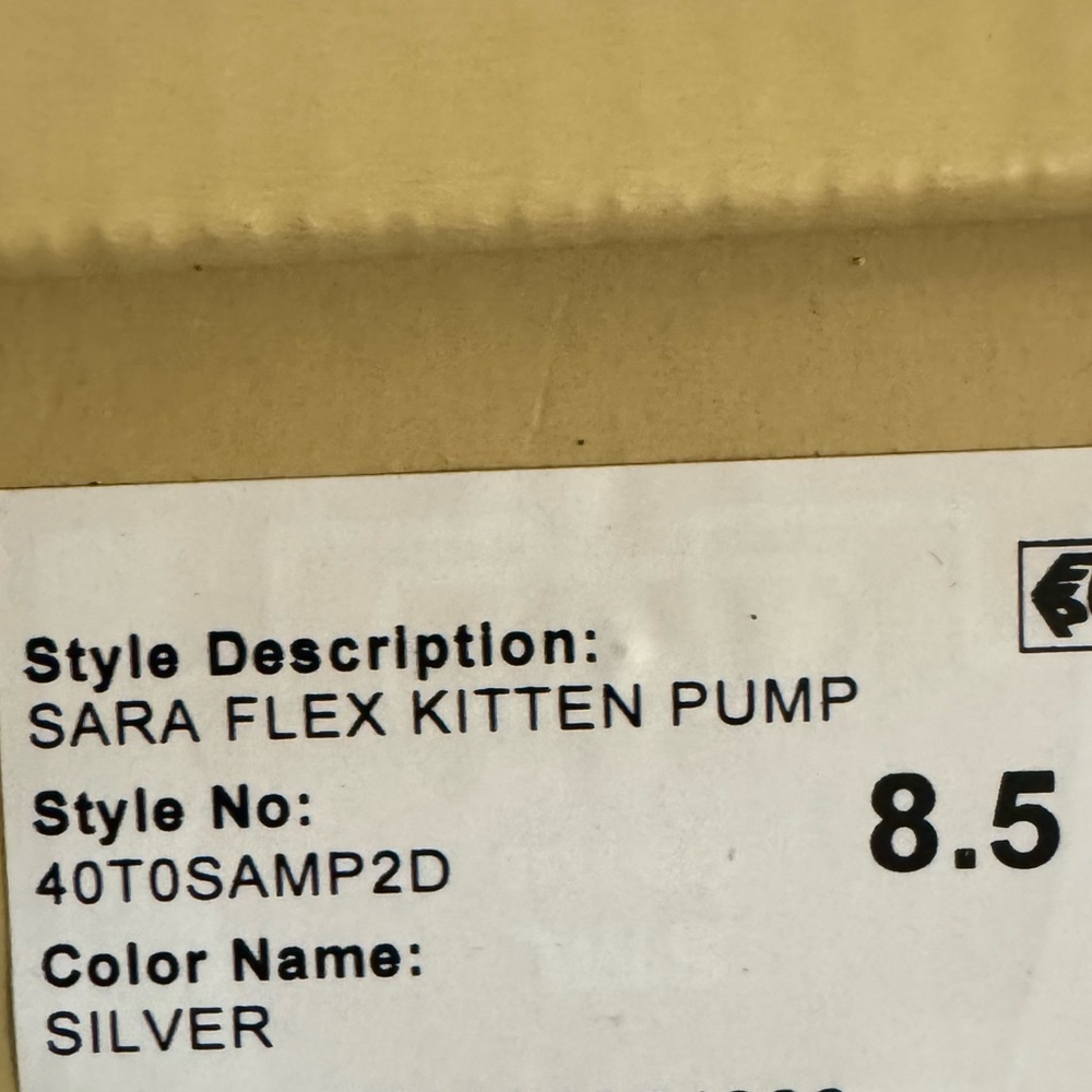 Michael Kors silver kitten pump - Picture 5 of 6